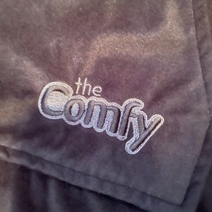Wearable blanket from “the comfy”
